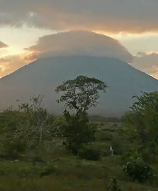 Auf der Vulkaninsel "Isla Ometepe" in glasklarem Wasser baden